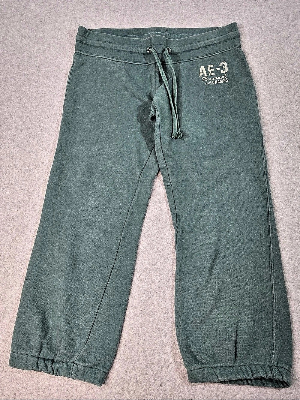 American Eagle Women’s Green Regional State Champs Capri Sweatpants Size Medium